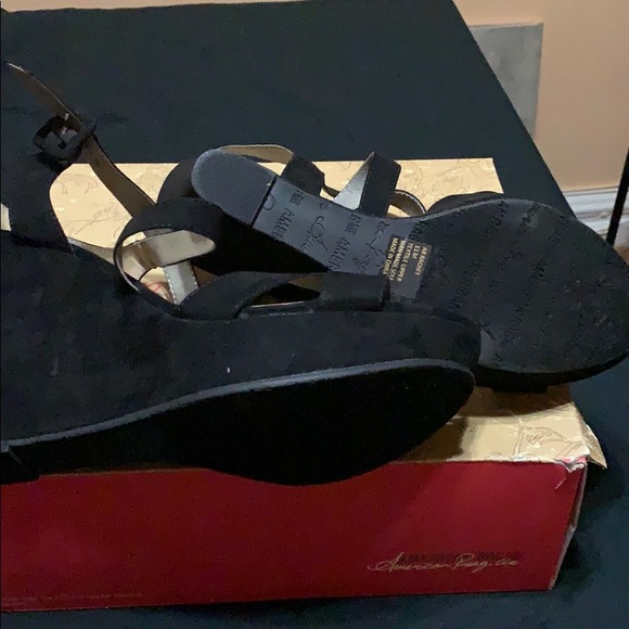 Black suede wedges w/crisscross straps - Picture 3 of 4